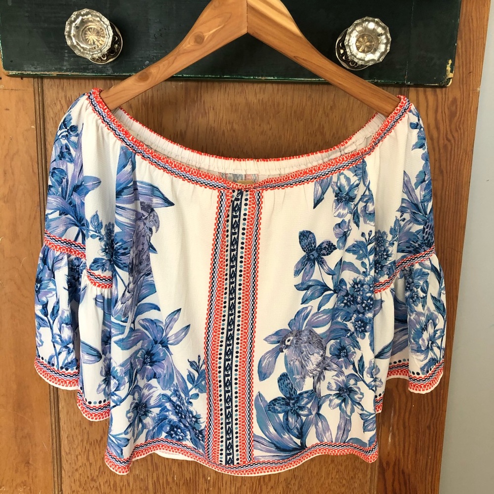 Adorable bell sleeve flowy top
